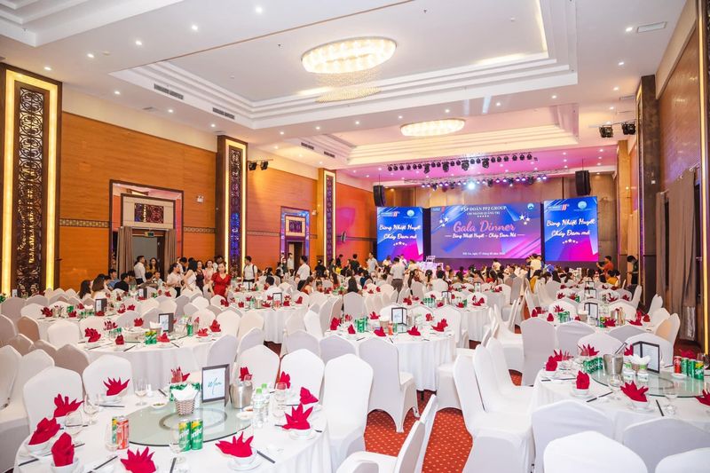 Tiệc cưới Cửa Đại